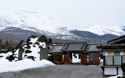 Kühltürme für eine Beschneiungsanlage in Japan