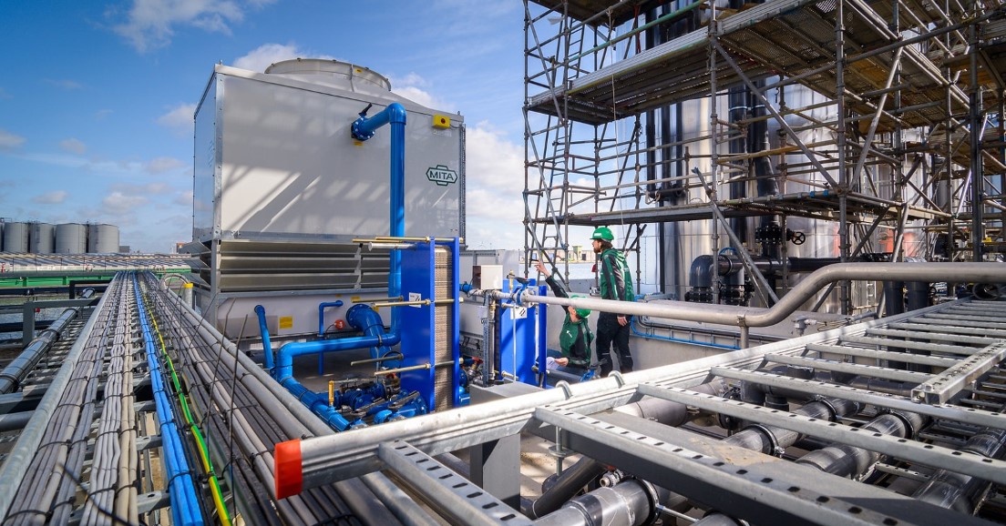 Installation d'un système de récupération de chaleur sur un groupe de  production de froid, compresseur d'air, un four industriel ou une tour  aéroréfrigérante (TAR) grâce aux primes CEE