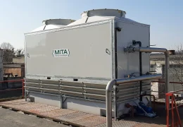 Ein MITA Industrie-Kühlturm mit geschlossenem Kühlkreislauf